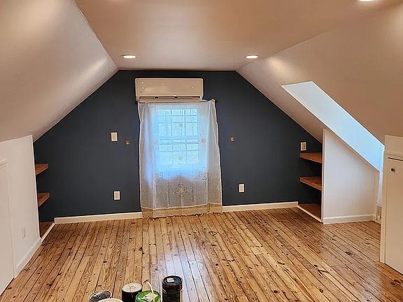 2nd image of 5731 Bondsor Ln