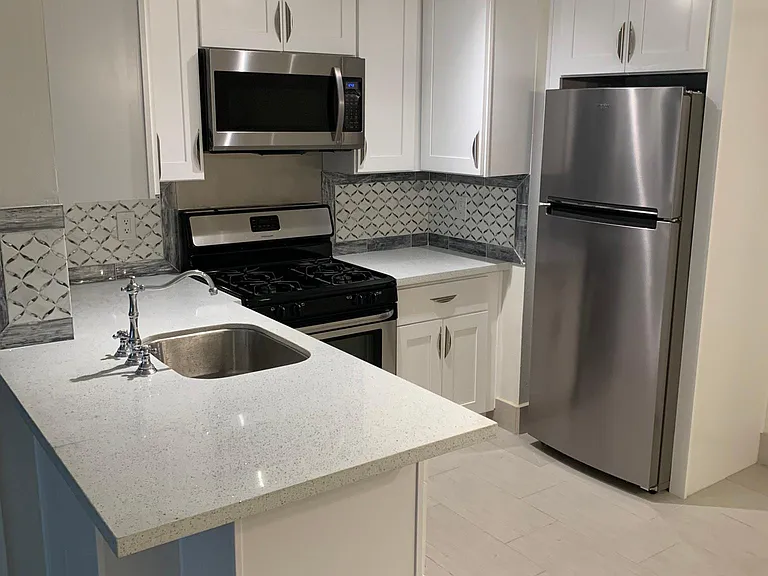1726 Winona Blvd #107 — Photo 4