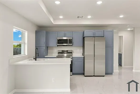 2804 64th St W — Photo 2