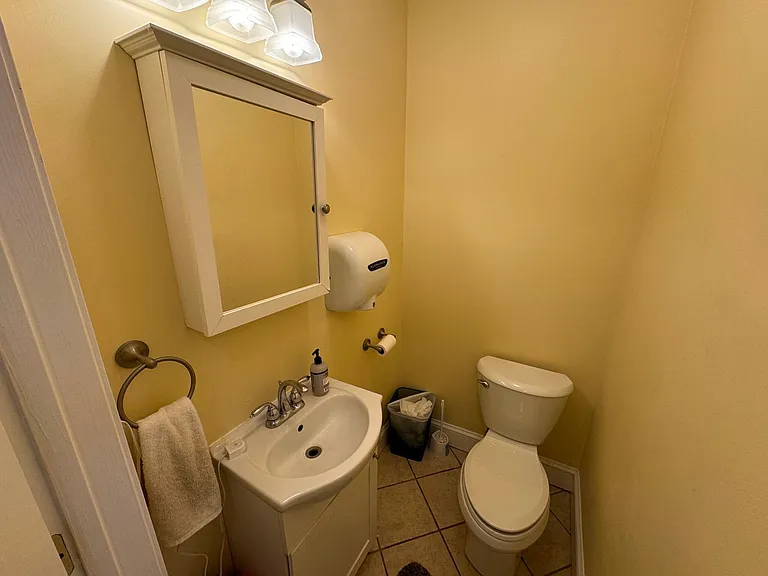 208 Holland St #A — Photo 21