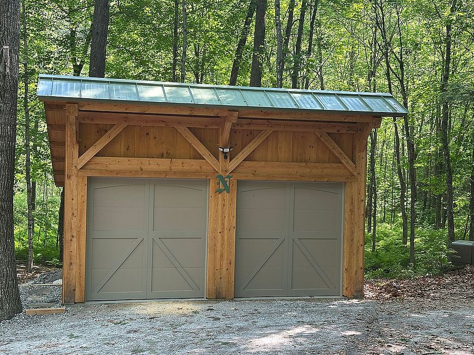 2nd image of 9 Piper Brook Ln