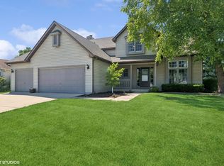 151 S Glenbrook Trl, McHenry, IL 60050