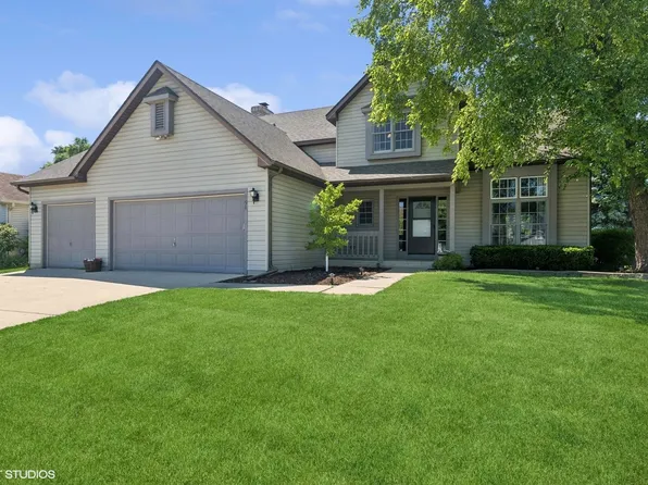151 S Glenbrook Trl, McHenry, IL 60050