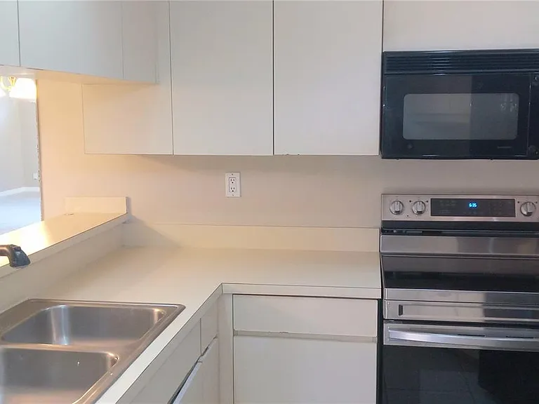 3841 Victoria Dr #14D — Photo 6