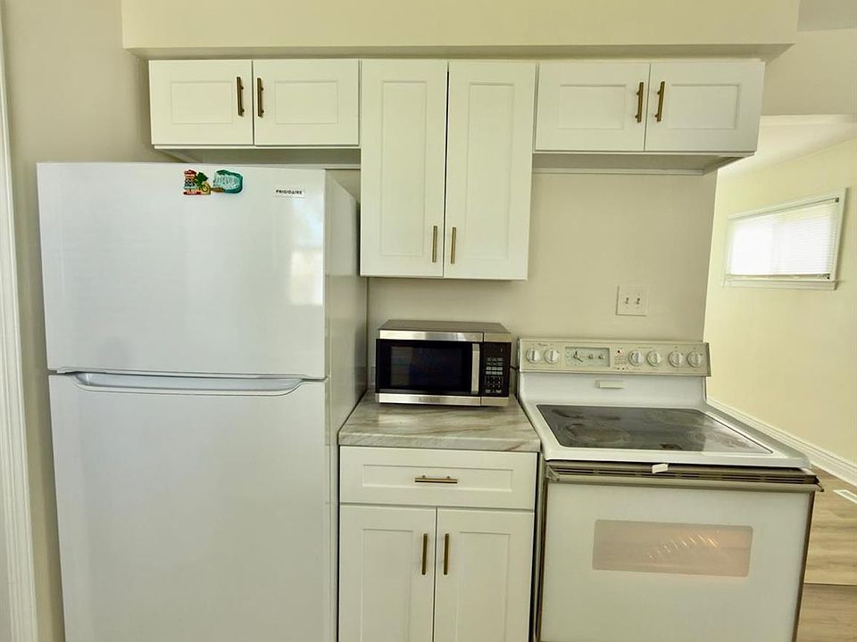 29814 Dover St, photo 6