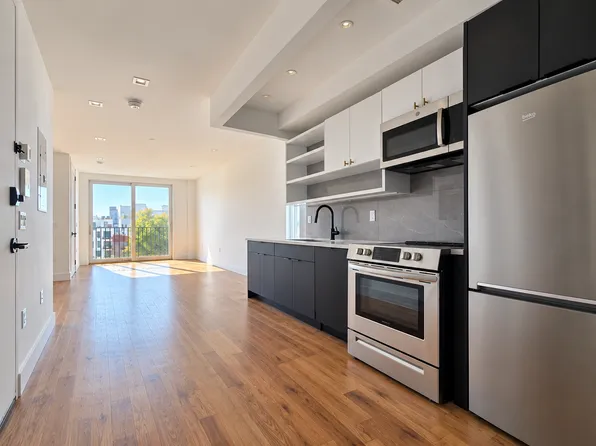 1005 Rogers Avenue image 1 of 7