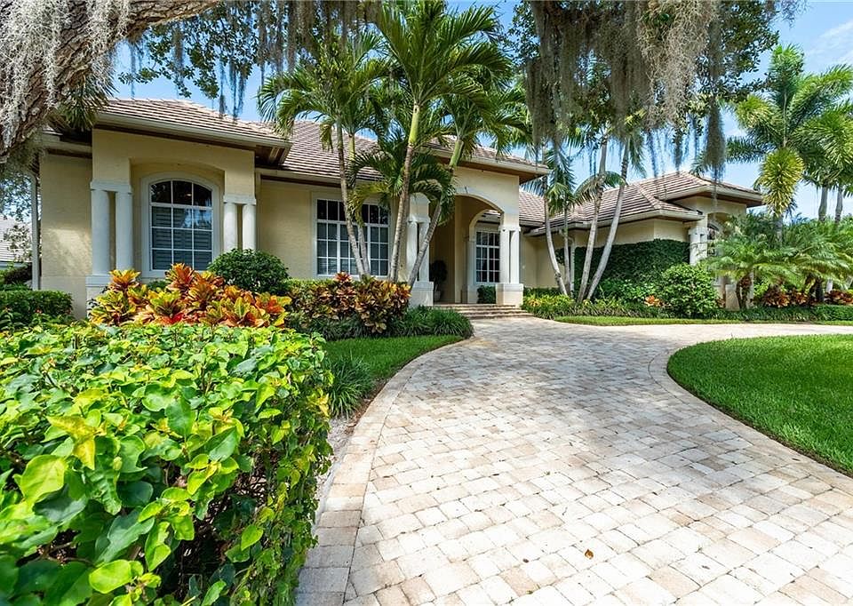1st image of 221 Shores Dr
