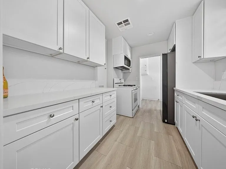 8100 Bellaire Ave — Photo 5