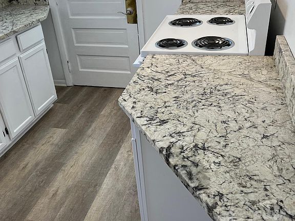 4th image of 643 S Vermont Ave