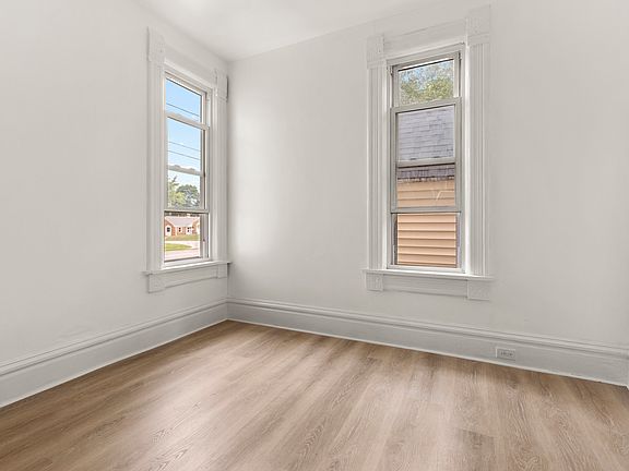 4th image of 1035 Benton St