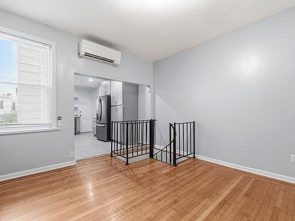 4th image of 831 Wellington St