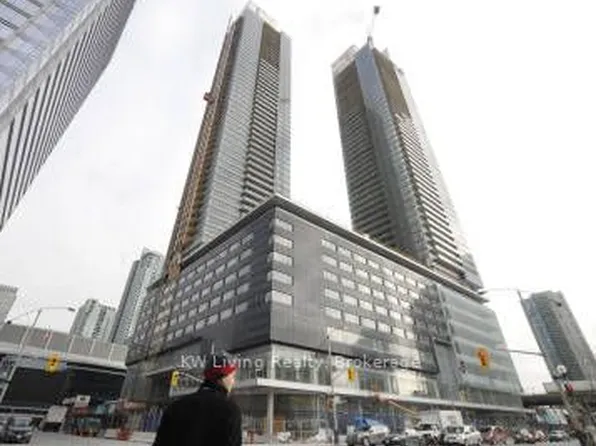 65 Bremner Blvd #4203, Toronto, ON M5J 0A7