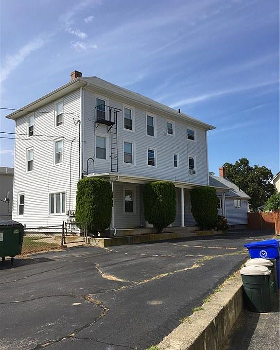 2nd image of 83 Lincoln Ave E
