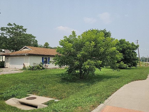 3rd image of 2919 Espenlaub Ln