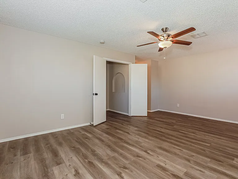 4527 E Hampton Ave #2 — Photo 11