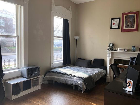 4th image of 185 E Maxwell St #1