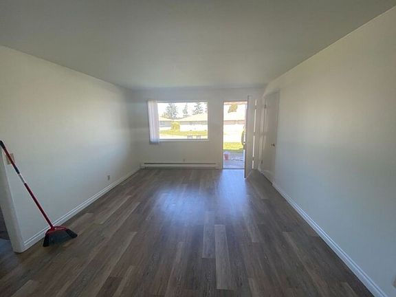 3rd image of 219 NE Kettle St APT A2