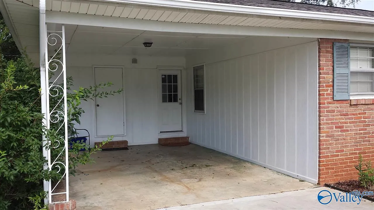 3 bed, 2.0 bath, 1252 sqft, $1,495 — Photo 2