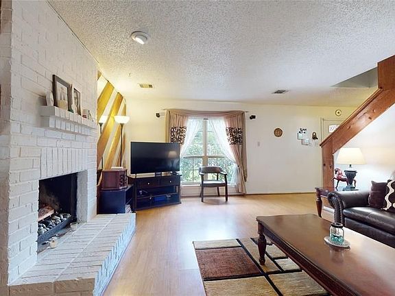 4th image of 3122 Sleepy Hollow Dr