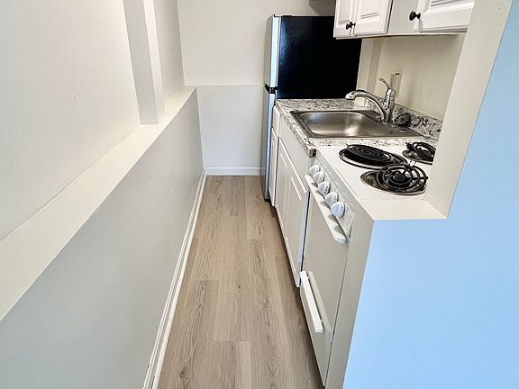 4th image of 104 1st St #101