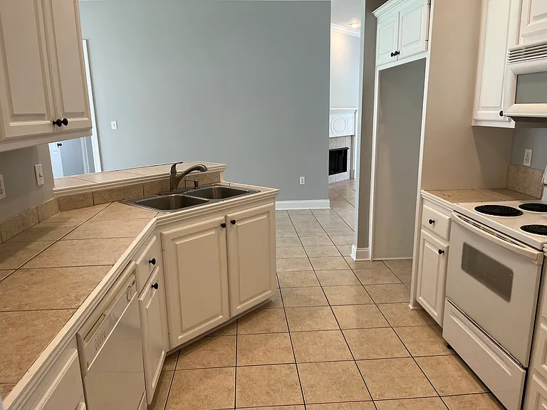 7929 Essen Cove Dr — Photo 7