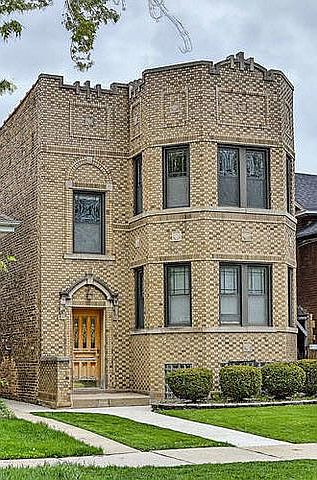 1st image of 5536 W Cornelia Ave #2