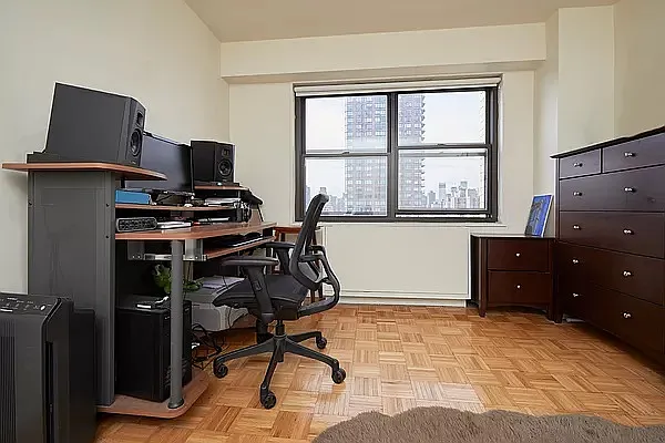 Rented by PocketBroker Inc | media 23