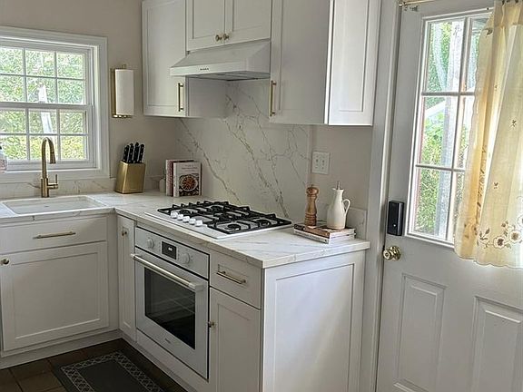 3rd image of 411 Adams St