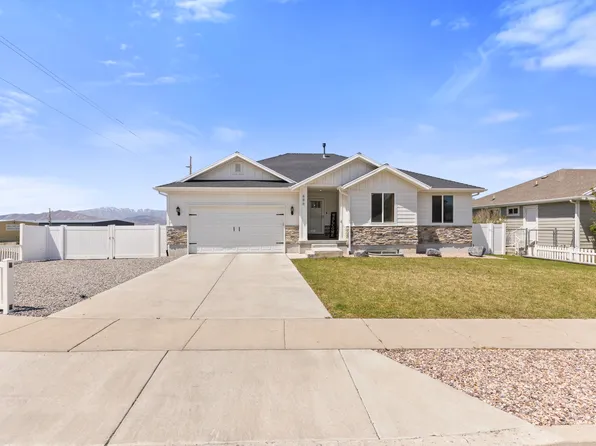 886 S Cambridge Cir E, Tooele, UT 84074