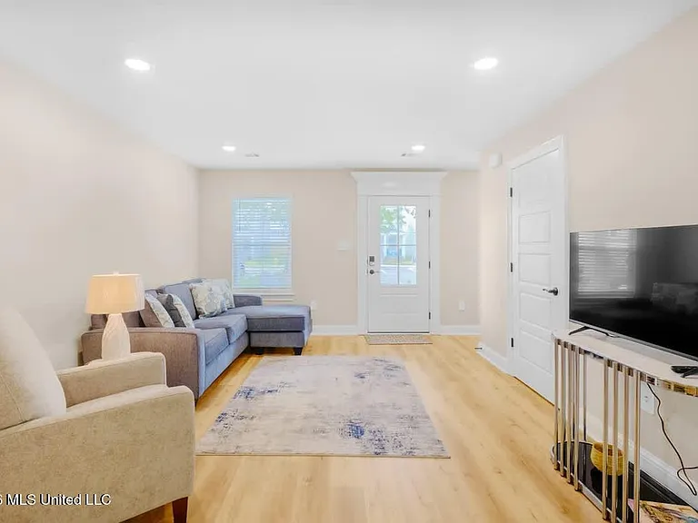 122 Coral Breeze Dr — Photo 5