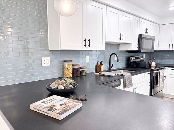 4th image of 3212 N 70th St Unit 1013
