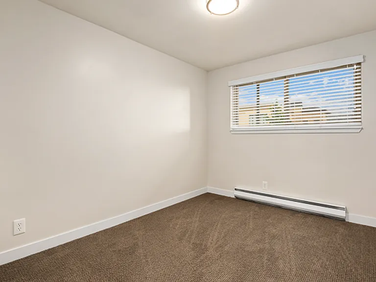 Aloha House Apartments — Photo 24