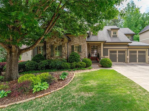 2nd image of 136 Lullwater Ln