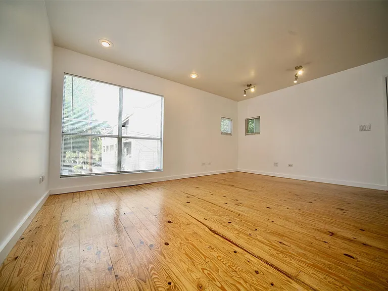 4343 Travis St #6 — Photo 7