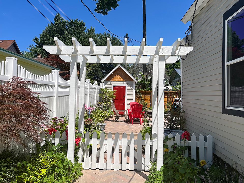 1st image of 411 Van Buren St