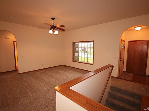 3rd image of 719 Joanie Ln