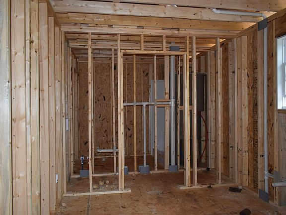 4th image of 8 Meadow Ln