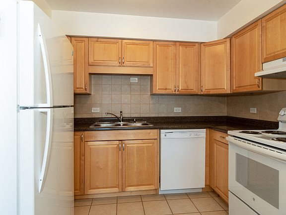 5th image of 10037 S Cicero Ave APT 301
