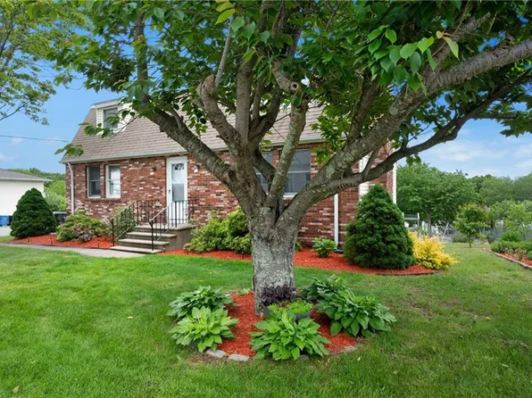 73 Vineyard Ave, Cumberland, RI 02864