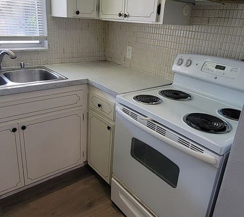 2nd image of 516 12th Ave NE APT 12