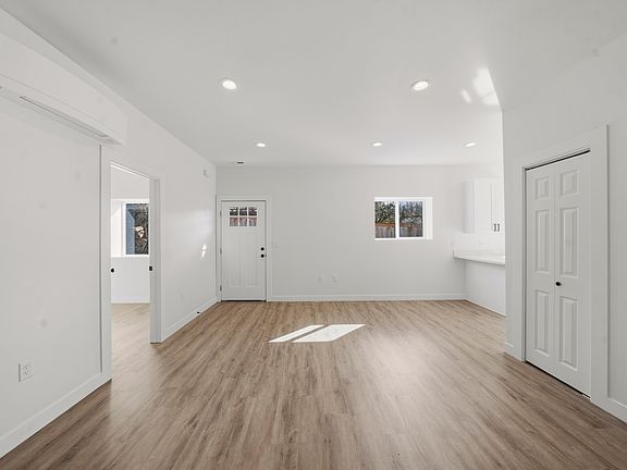 4th image of 3130 Sunset Dr W