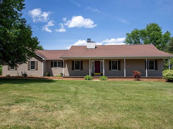 19 Johns Valley Dr, Fishersville, VA 22939