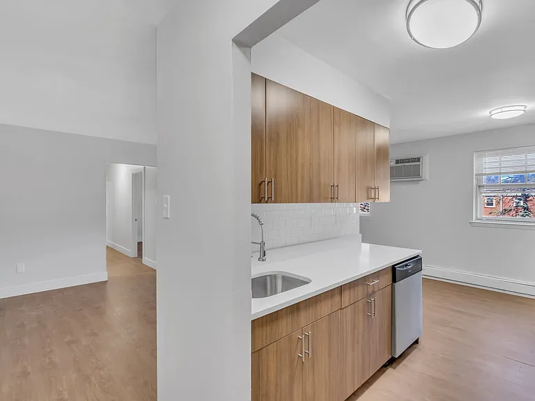 Lancaster Court Apartments — Photo 34