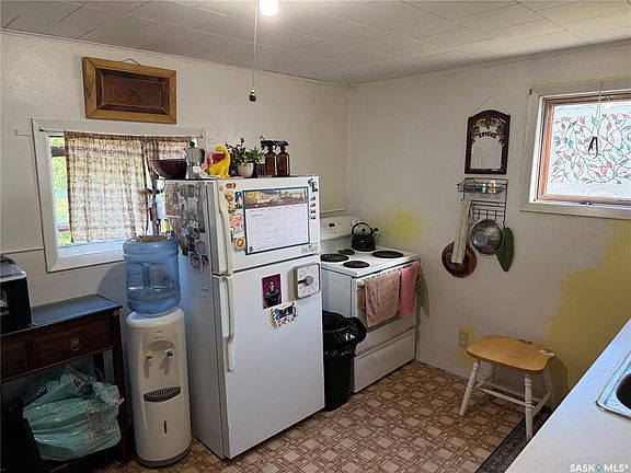 3rd image of 412 5th STREET E