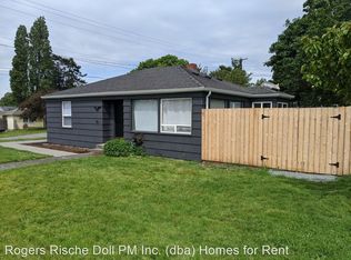 1524 SE 4th Ave, Oak Harbor, WA 98277