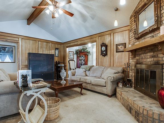 5th image of 10177 Stoneleigh Dr