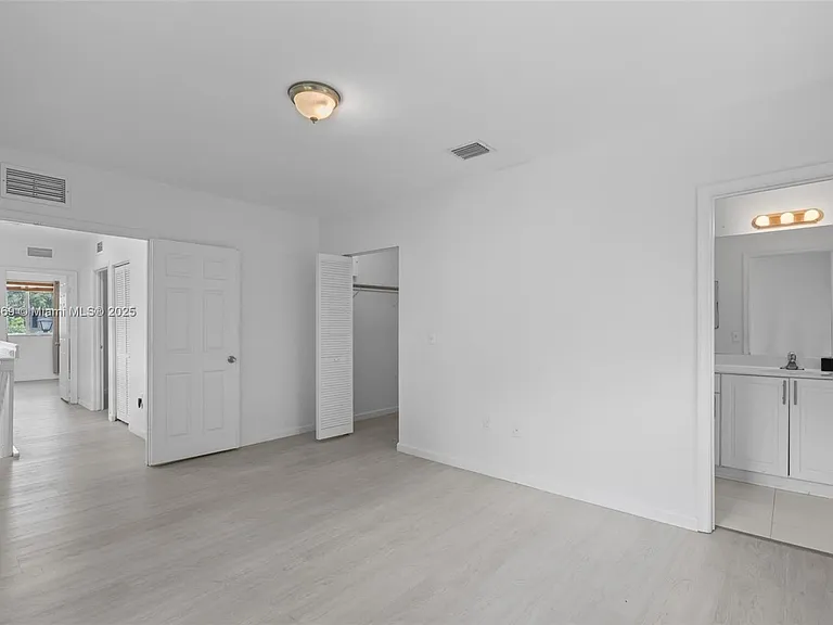 8206 SW 29th St — Photo 10