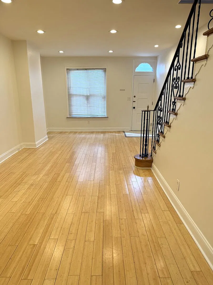 Beautiful 3-Bed/1-Bath Townhouse in Girard Estates/East Passyunk! Available NOW! — Photo 4