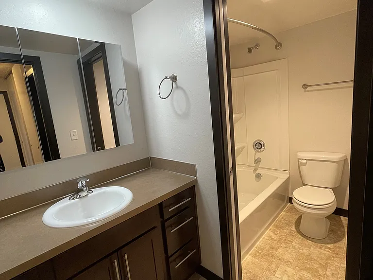 Normandy Duke Apartments — Photo 11