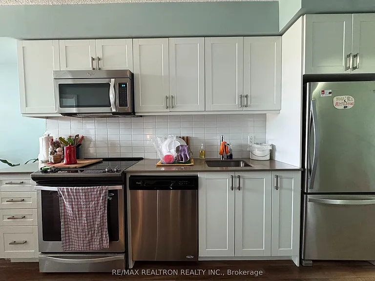18 Graydon Hall Dr #301 — Photo 11